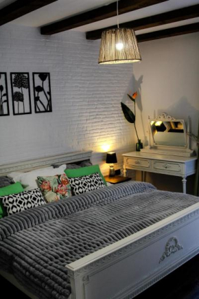Cozy Cottage - Free Parking, Self Check-in